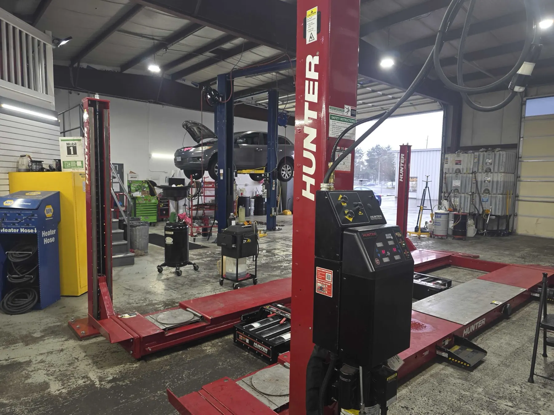 Hunter four-post alignment rack at Rob's Automotive Repair Center in Clackamas, Oregon